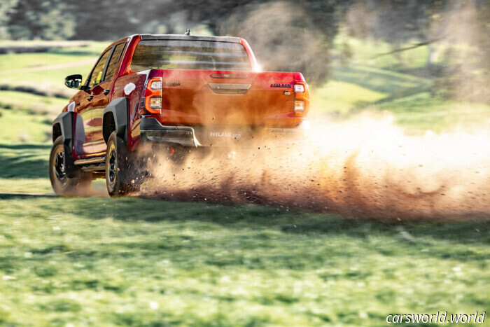 Наш лучший взгляд на интерьер Toyota Hilux 2026 года | Carscoops